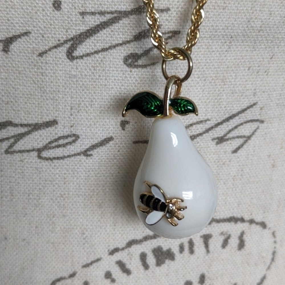 Peach bumblebee gold chain necklace